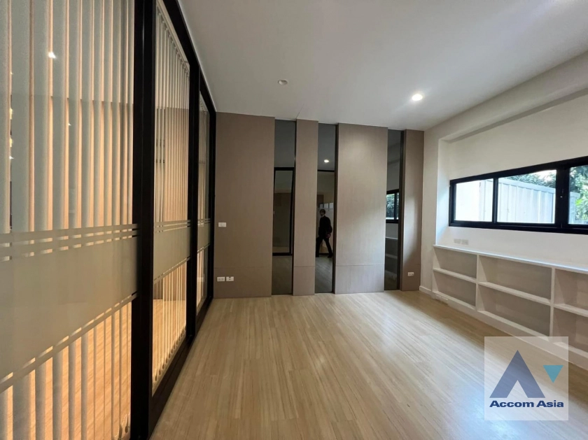 13  Shophouse For Rent in phaholyothin ,Bangkok  AA39314