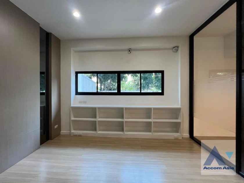 14  Shophouse For Rent in phaholyothin ,Bangkok  AA39314