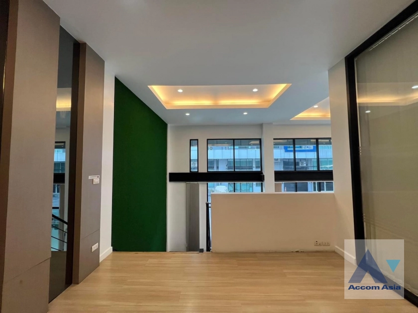 16  Shophouse For Rent in phaholyothin ,Bangkok  AA39314