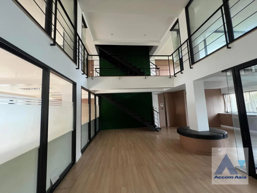  Shophouse For Rent in Phaholyothin, Bangkok  (AA39314)