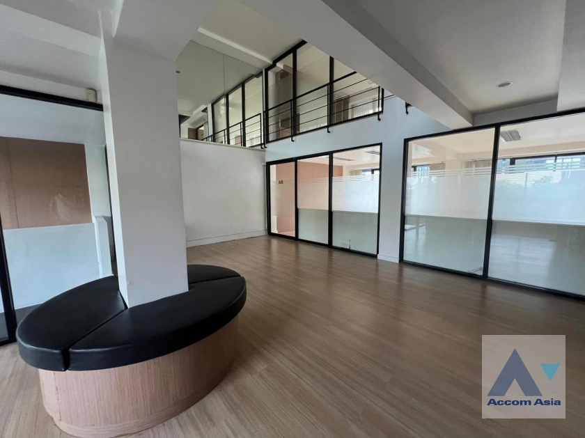  Shophouse For Rent in Phaholyothin, Bangkok  (AA39314)