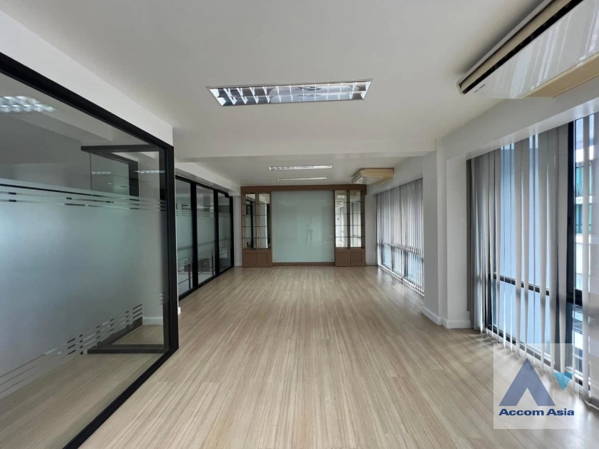 28  Shophouse For Rent in phaholyothin ,Bangkok  AA39314