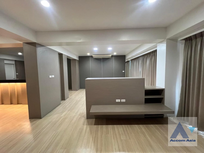 37  Shophouse For Rent in phaholyothin ,Bangkok  AA39314