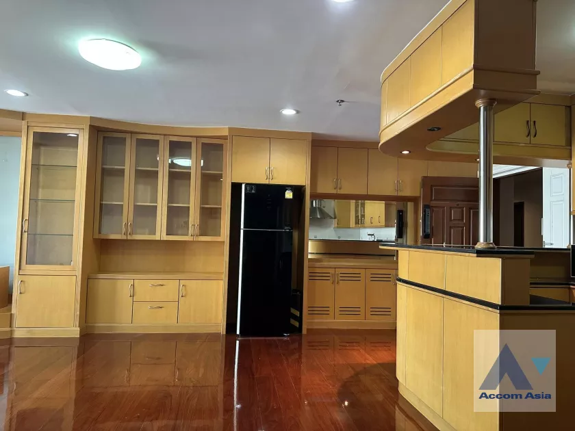  3 Bedrooms  Condominium For Rent in Ploenchit, Bangkok  near BTS Ploenchit (AA39322)