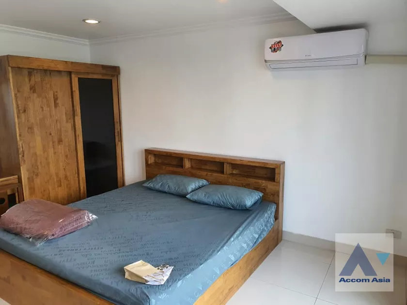  2 Bedrooms  Condominium For Rent in Ploenchit, Bangkok  near BTS Ploenchit (AA39365)