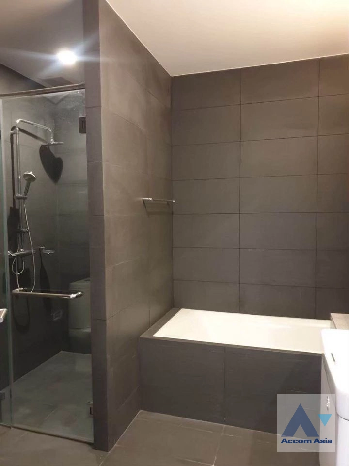 8  3 br Condominium For Sale in Ploenchit ,Bangkok BTS Ploenchit at Noble Ploenchit AA39377