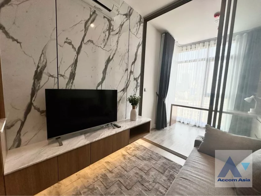  1 Bedroom  Condominium For Rent in Sukhumvit, Bangkok  near BTS Ekkamai (AA39390)