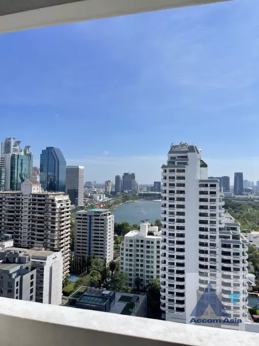  2 Bedrooms  Condominium For Sale in Sukhumvit, Bangkok  near BTS Asok (AA39419)