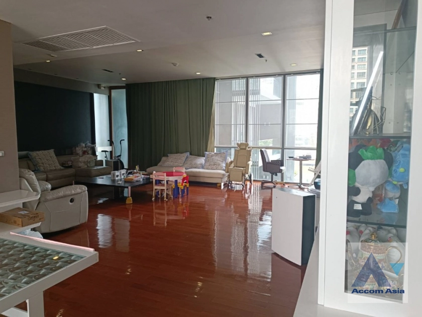  4 Bedrooms  Condominium For Sale in Sukhumvit, Bangkok  near BTS Asok - MRT Sukhumvit (AA39425)