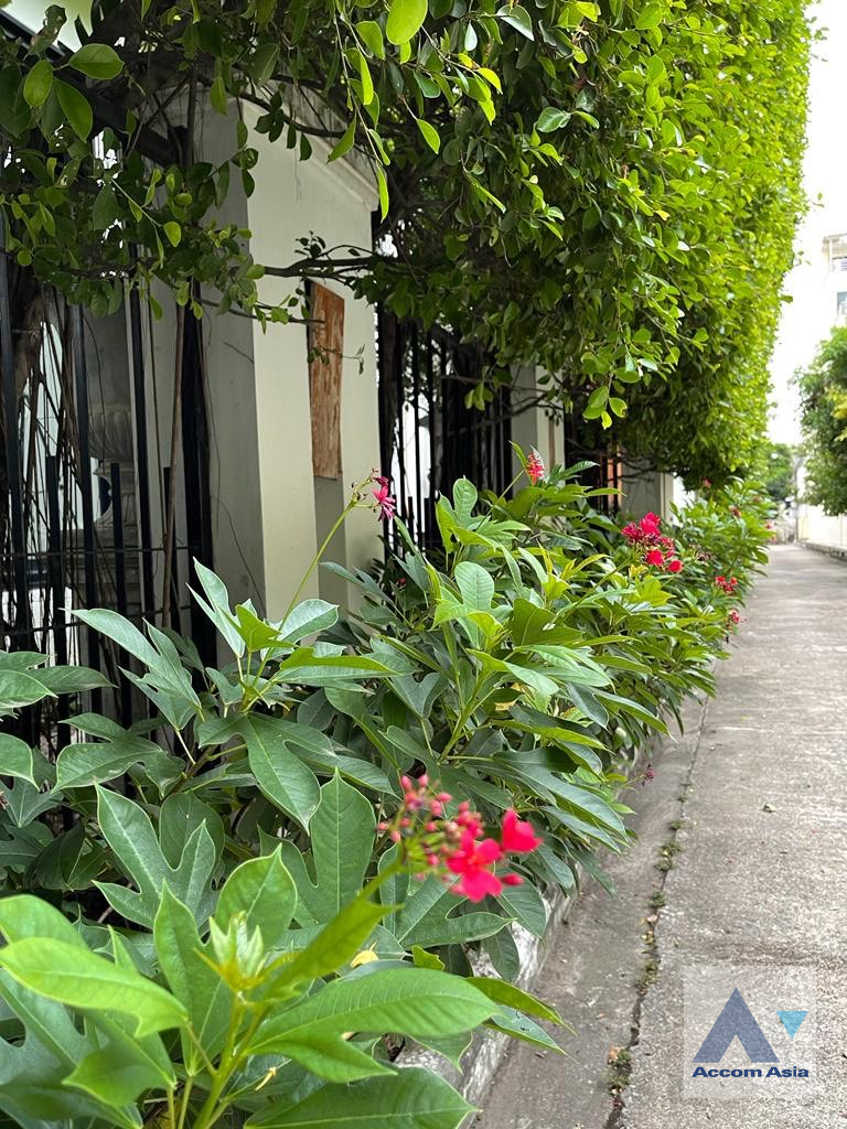 10  4 br House For Sale in Ratchadaphisek ,Bangkok  AA39427