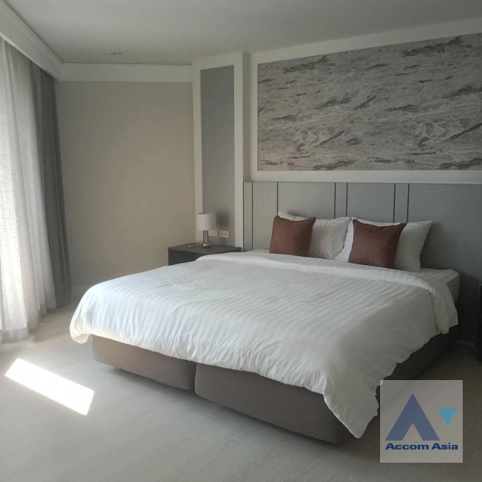 Pet friendly |  3 Bedrooms  Apartment For Rent in Sukhumvit, Bangkok  near BTS Nana (AA39430)