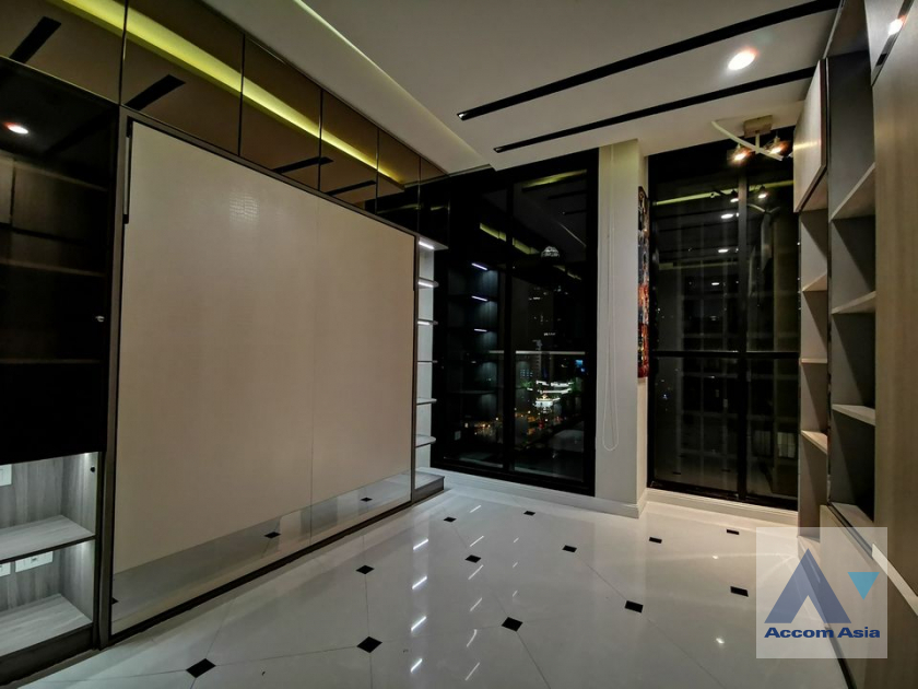  2 Bedrooms  Condominium For Rent & Sale in Ploenchit, Bangkok  near BTS Ploenchit (AA39441)