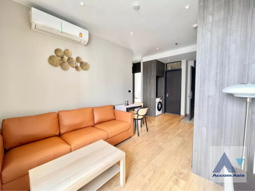  2 Bedrooms  Condominium For Rent in Sukhumvit, Bangkok  near BTS Ekkamai (AA39452)