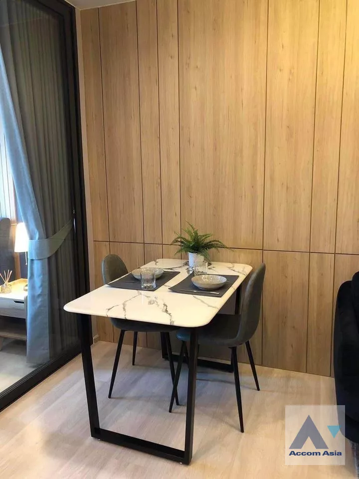  1 Bedroom  Condominium For Rent in Ploenchit, Bangkok  near BTS Ploenchit (AA39468)