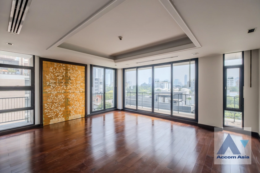 Pet friendly |  4 Bedrooms  Apartment For Rent in Sukhumvit, Bangkok  near BTS Phrom Phong (AA39469)