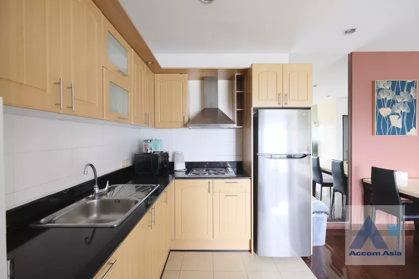  2 Bedrooms  Apartment For Rent in Sukhumvit, Bangkok  near BTS Nana (AA39488)