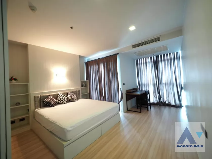  1 Bedroom  Condominium For Rent in Sukhumvit, Bangkok  near BTS Ekkamai (AA39540)