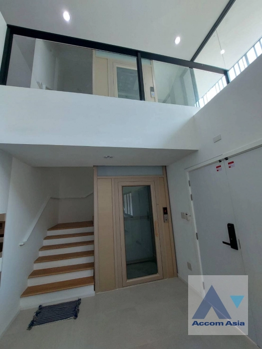  3 Bedrooms  House For Sale in ,   near BTS Phra khanong (AA39588)