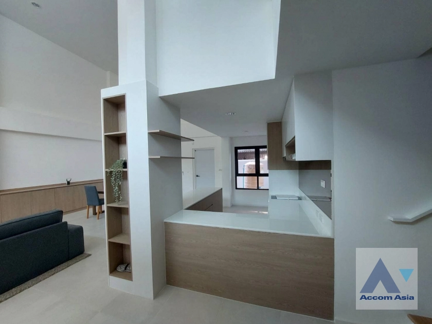  3 Bedrooms  House For Sale in ,   near BTS Phra khanong (AA39588)