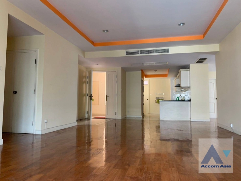  3 Bedrooms  Condominium For Sale in Sathorn, Bangkok  near MRT Lumphini (AA39592)