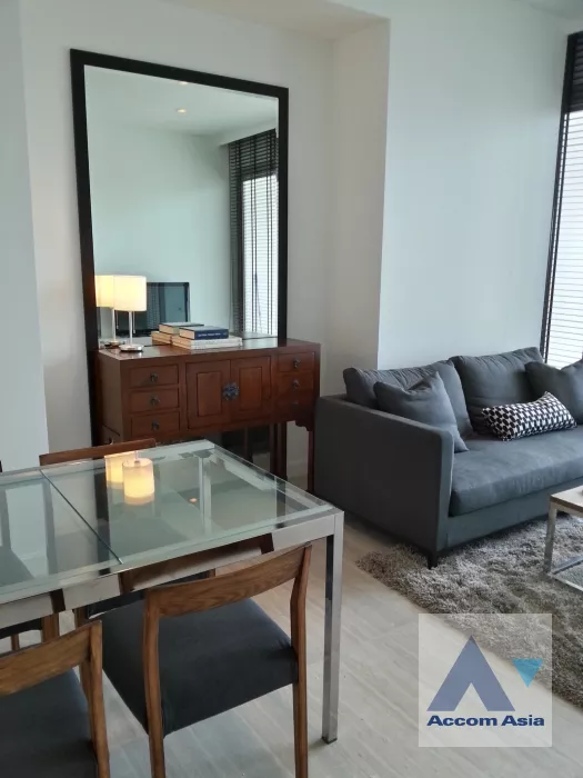  1 Bedroom  Condominium For Rent & Sale in Ploenchit, Bangkok  near BTS Ratchadamri (AA39620)