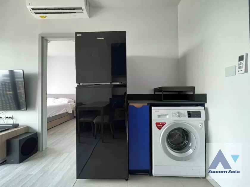  1 Bedroom  Condominium For Rent in Sukhumvit, Bangkok  near BTS Ekkamai (AA39624)