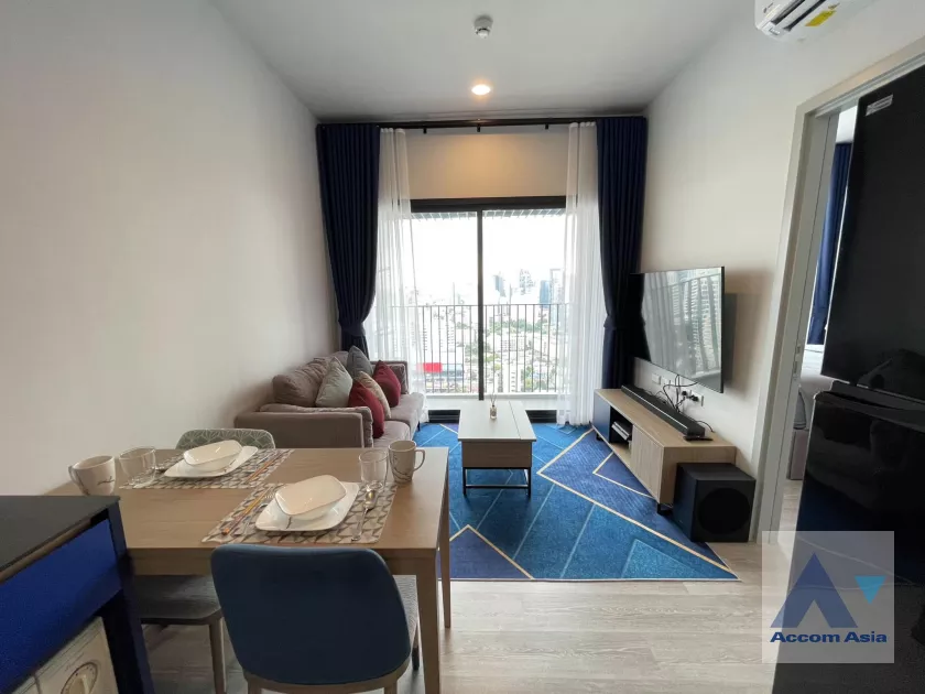  1 Bedroom  Condominium For Rent in Sukhumvit, Bangkok  near BTS Ekkamai (AA39624)