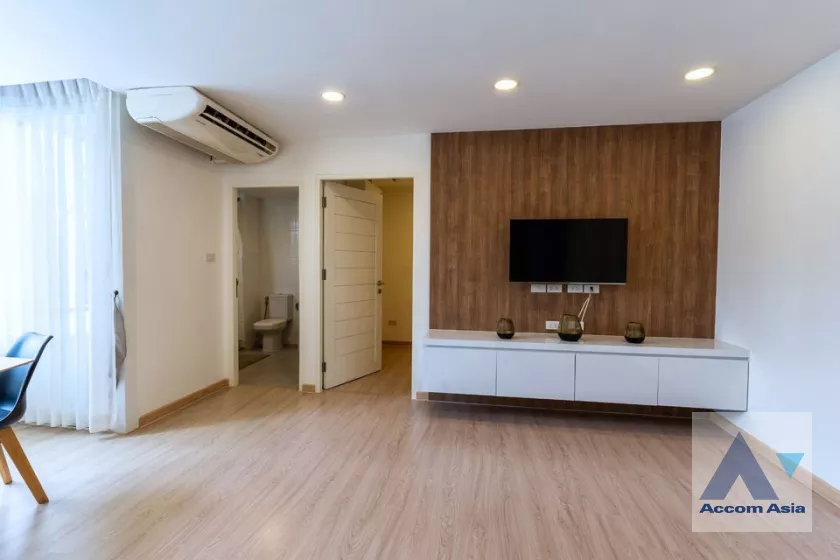  2 Bedrooms  Condominium For Rent in Sukhumvit, Bangkok  near BTS Phrom Phong (AA39667)