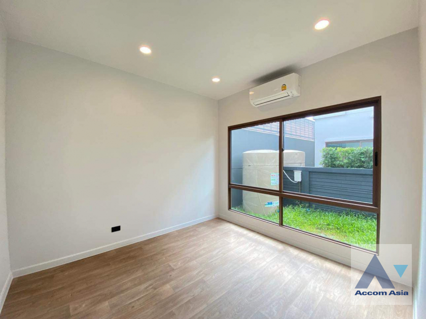  4 Bedrooms  House For Rent in Ramkhamhaeng, Bangkok  (AA39691)