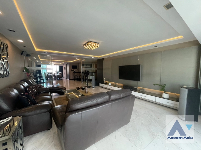  4 Bedrooms  Condominium For Sale in Sukhumvit, Bangkok  near BTS Asok (AA39709)