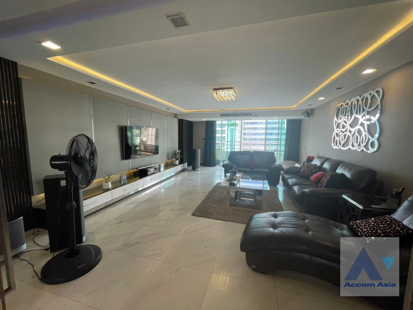  4 Bedrooms  Condominium For Sale in Sukhumvit, Bangkok  near BTS Asok (AA39709)