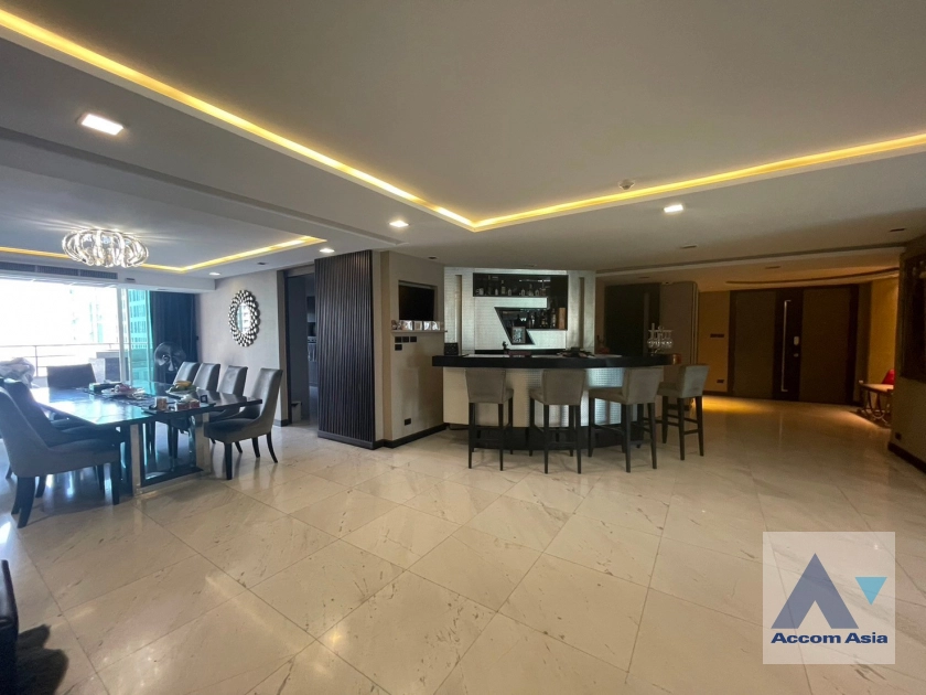  4 Bedrooms  Condominium For Sale in Sukhumvit, Bangkok  near BTS Asok (AA39709)