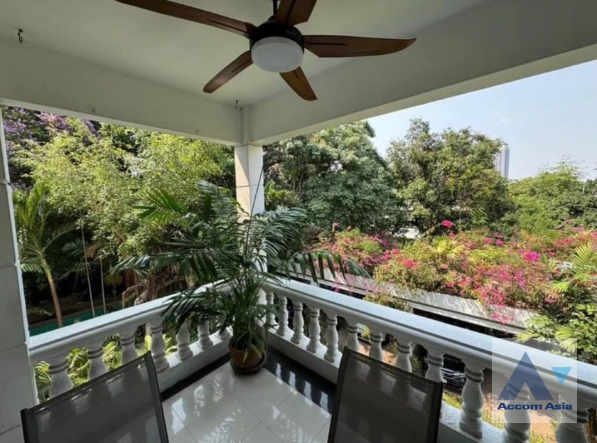 Pet friendly |  2 Bedrooms  Apartment For Rent in Charoenkrung, Bangkok  near MRT Khlong Toei (AA39743)