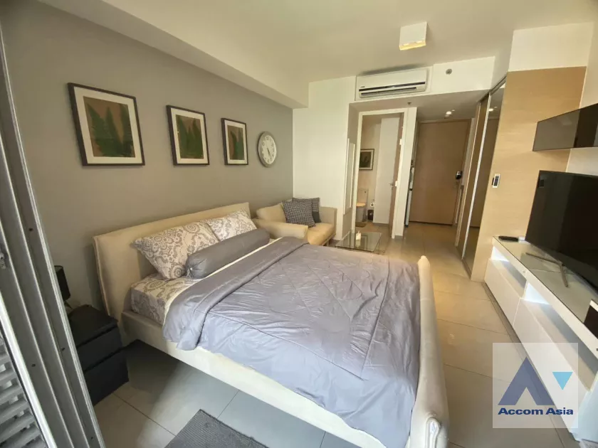  1 Bedroom  Condominium For Rent in Sukhumvit, Bangkok  near BTS Ekkamai (AA39746)