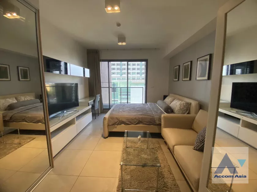  1 Bedroom  Condominium For Rent in Sukhumvit, Bangkok  near BTS Ekkamai (AA39746)