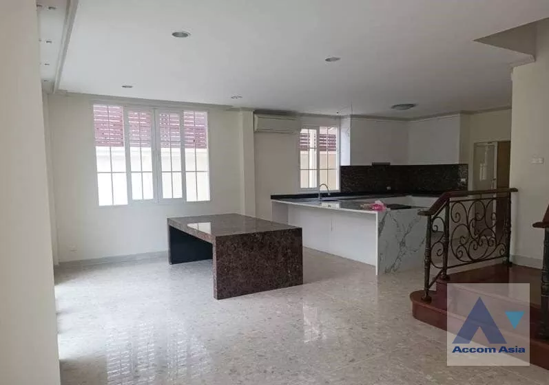  1  5 br House For Sale in Pattanakarn ,Bangkok  at Grand Monaco Bangna AA39791