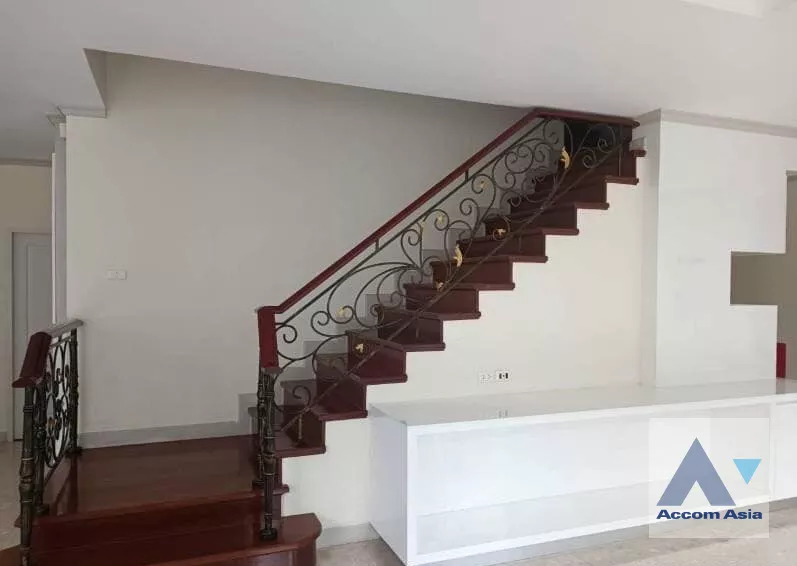 5  5 br House For Sale in Pattanakarn ,Bangkok  at Grand Monaco Bangna AA39791