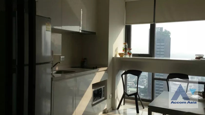  1 Bedroom  Condominium For Sale in Sukhumvit, Bangkok  near BTS Ekkamai (AA39815)