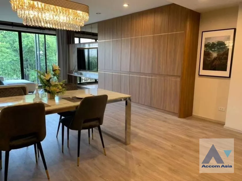  2 Bedrooms  Condominium For Rent in Ploenchit, Bangkok  near BTS Ploenchit (AA39823)