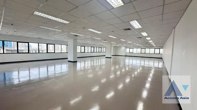 office space for rent in Sukhumvit at Sorachai Building, Bangkok Code AA39895