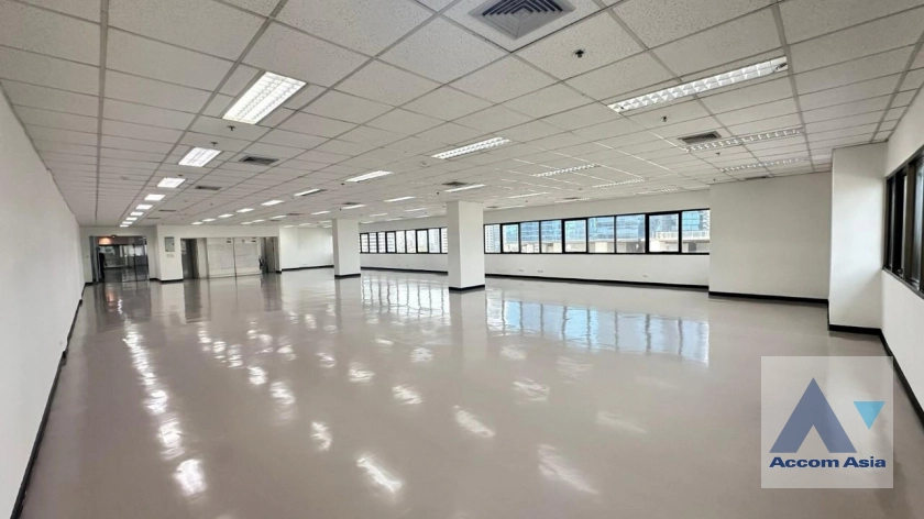  Office space For Rent in Sukhumvit, Bangkok  near BTS Ekkamai (AA39895)