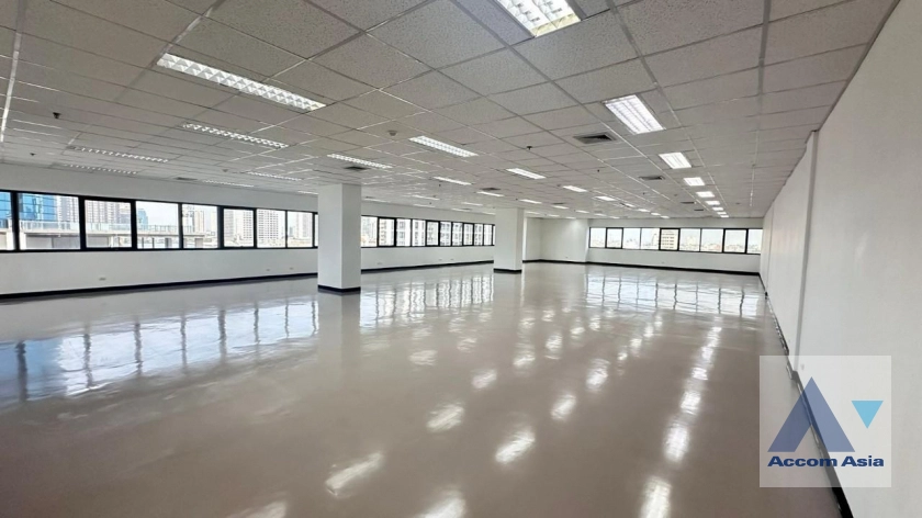  Office space For Rent in Sukhumvit, Bangkok  near BTS Ekkamai (AA39895)