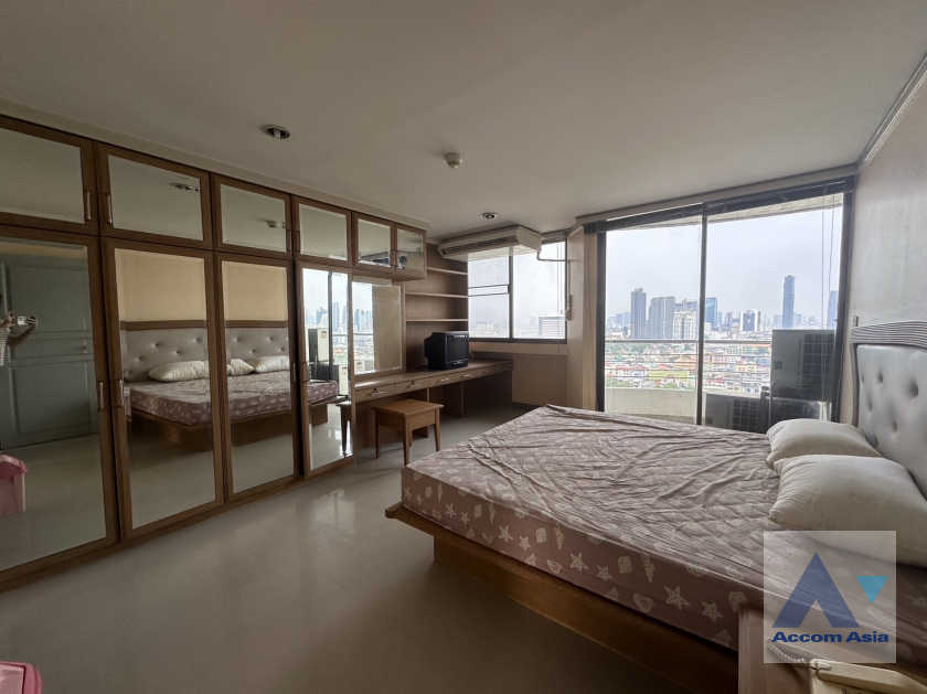  2 Bedrooms  Condominium For Sale in Sukhumvit, Bangkok  near BTS Phrom Phong (AA39928)