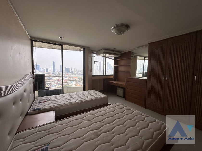  2 Bedrooms  Condominium For Sale in Sukhumvit, Bangkok  near BTS Phrom Phong (AA39928)