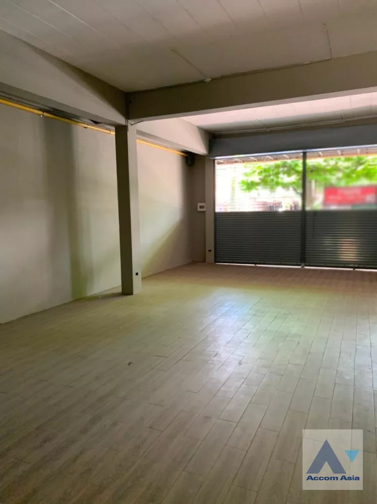  1  5 br Shophouse For Rent in charoenkrung ,Bangkok BTS Talat Phlu AA39949