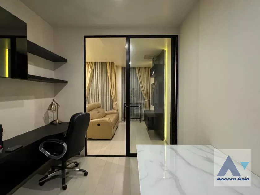  1 Bedroom  Condominium For Rent in Ploenchit, Bangkok  near BTS Ploenchit (AA39952)