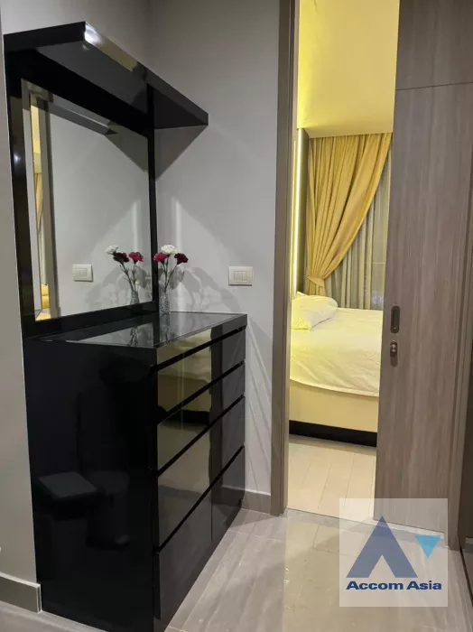  1 Bedroom  Condominium For Rent in Ploenchit, Bangkok  near BTS Ploenchit (AA39952)