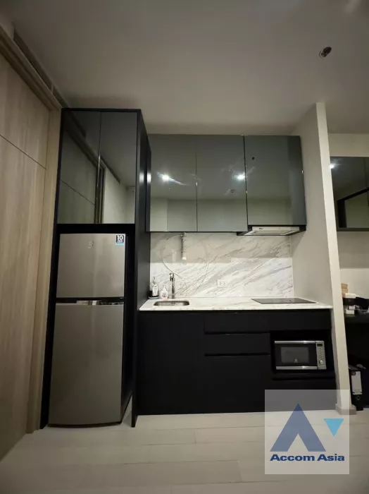  1 Bedroom  Condominium For Rent in Ploenchit, Bangkok  near BTS Ploenchit (AA39952)