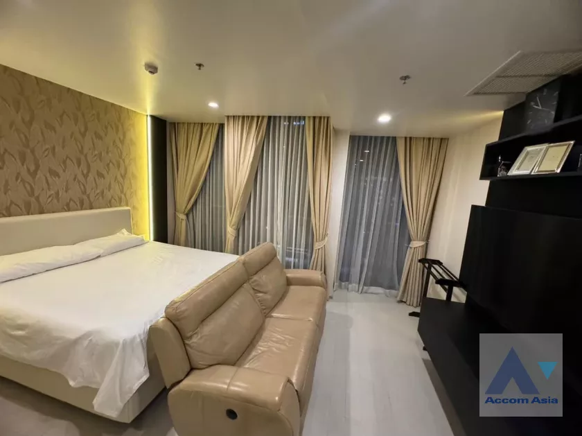  1 Bedroom  Condominium For Rent in Ploenchit, Bangkok  near BTS Ploenchit (AA39952)