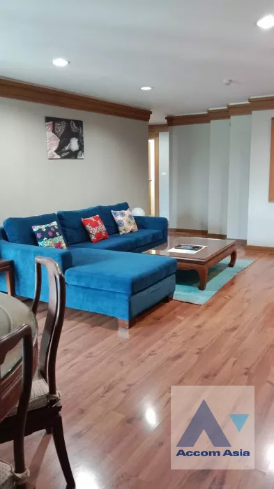  3 Bedrooms  Apartment For Rent in Sukhumvit, Bangkok  near BTS Nana (AA39960)